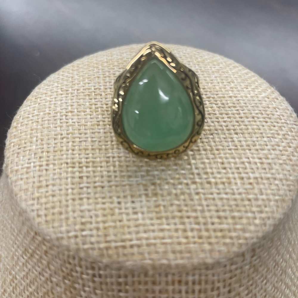 NWOT Gold and Green Teardrop Ring